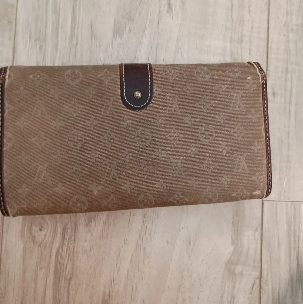 Louis Vuitton Monogram Mini Porte Feuille Sarah Long Bifold Wallet